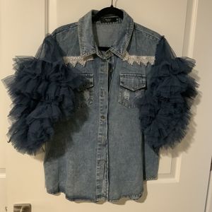 Medium ruffle sleeve demi shirt!